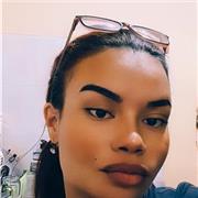 Estudiante apoya a tus niños con las tareas del colegio